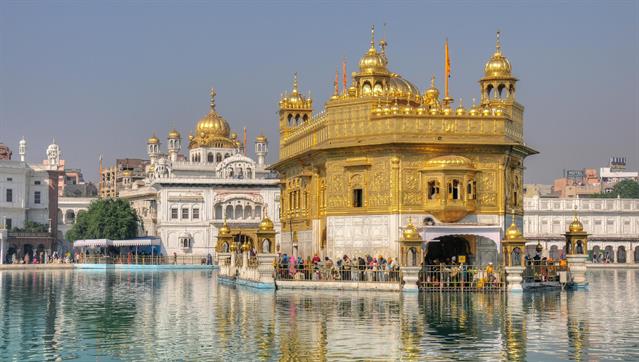 Der Tempel "Harimandir Sahib", auch bekannt als „Goldener Tempel“, Irgendwo haben wir gelesen, dass 750 kg Gold verbaut wurden.